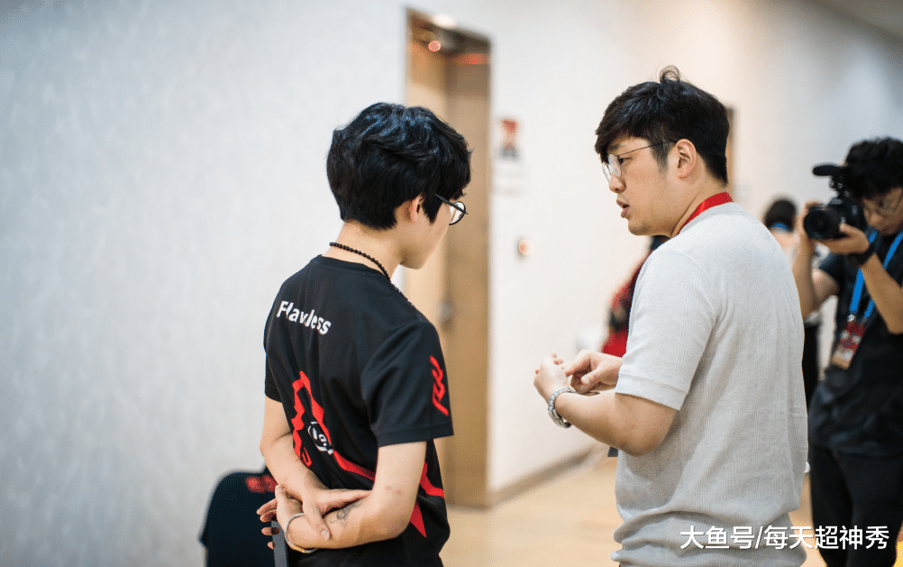 开云官网-包含FPX翻盘TES，Deft开启传奇时刻宿敌对决淘汰赛，锁定晋级资格的词条