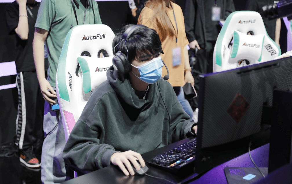 包含FPX翻盘TES,Deft开启传奇时刻宿敌对决淘汰赛,锁定晋级资格的词条 包含FPX翻盘TES,Deft开启传奇时刻宿敌对决淘汰赛,锁定晋级资格的词条